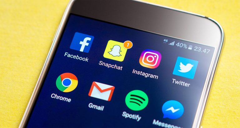 Instagram a WhatsApp patří Facebook a dočkají se dodatku