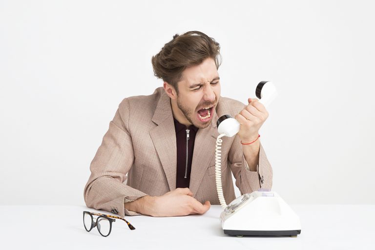 Odejít od mobilního operátora odteď bude snazší