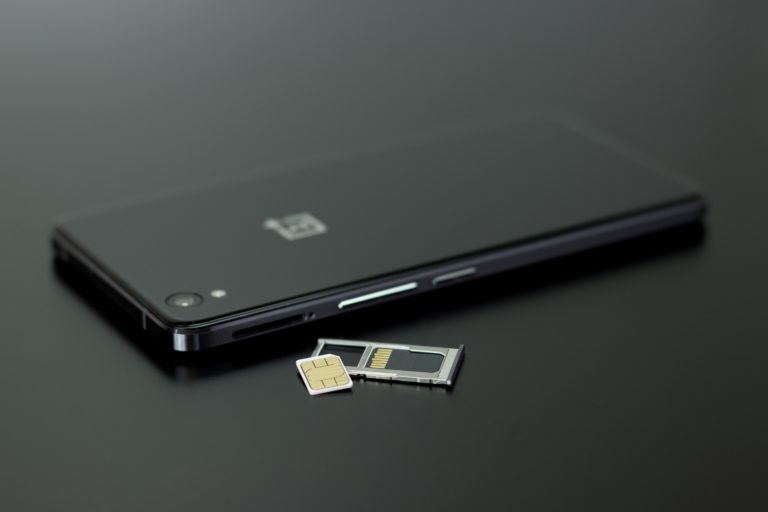 Hybridní karta od Xiaomi spojuje SIM a SD kartu