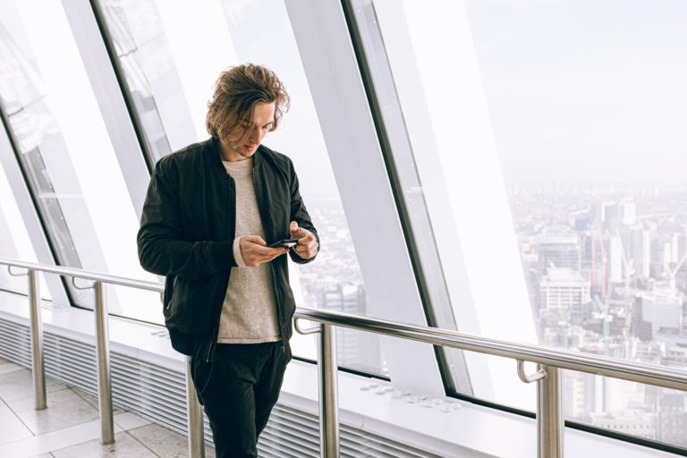 Zákaz používání mobilních telefonů v Japonsku