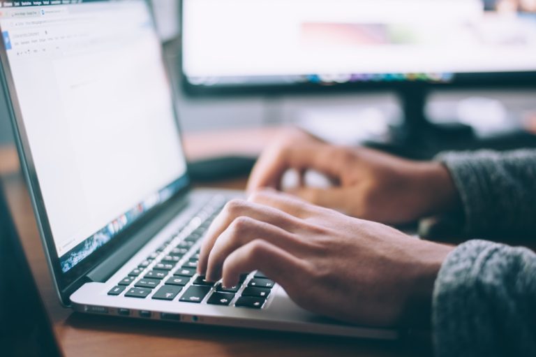 Operátoři musí uvádět reálné rychlosti internetu
