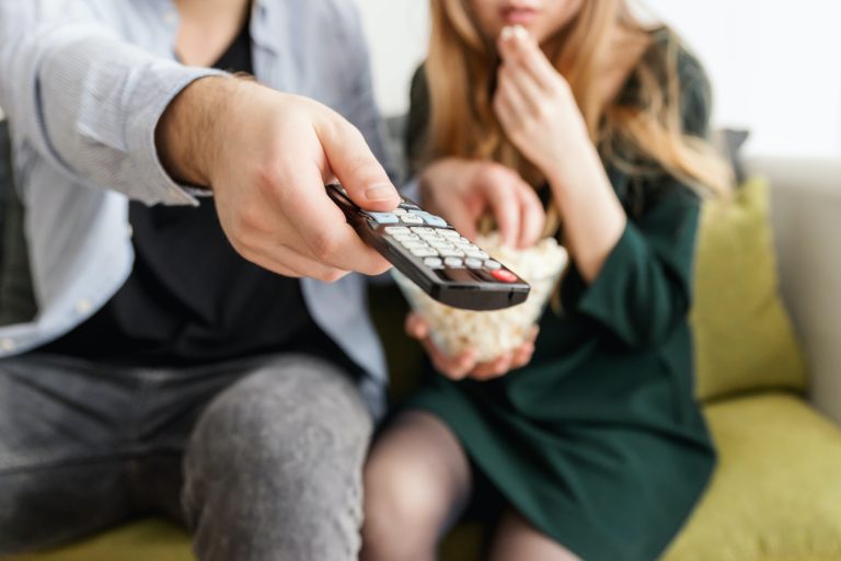Zajímá vás televize přes internet? Řekneme vám, co je k ní potřeba a čím vás určitě potěší