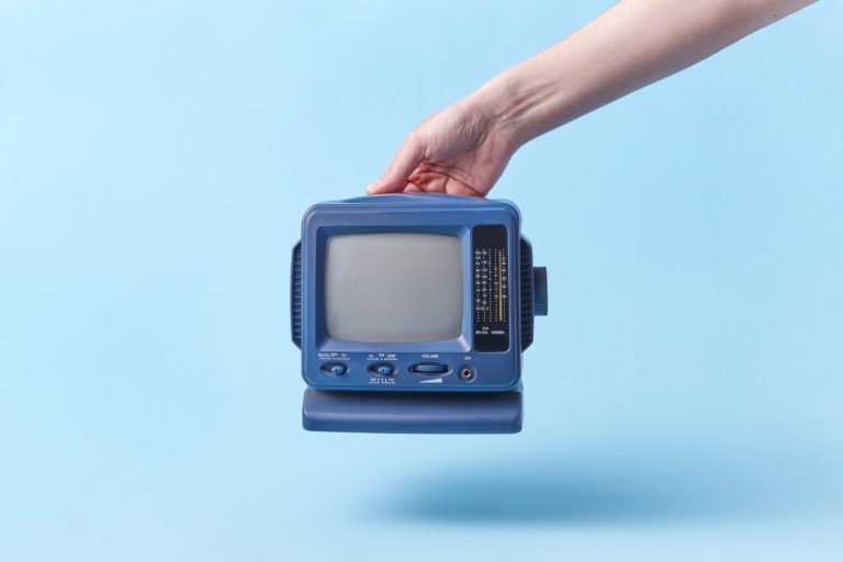 Neseďte už nutně u televizoru. Moderní přenosná TV vám dává nové možnosti