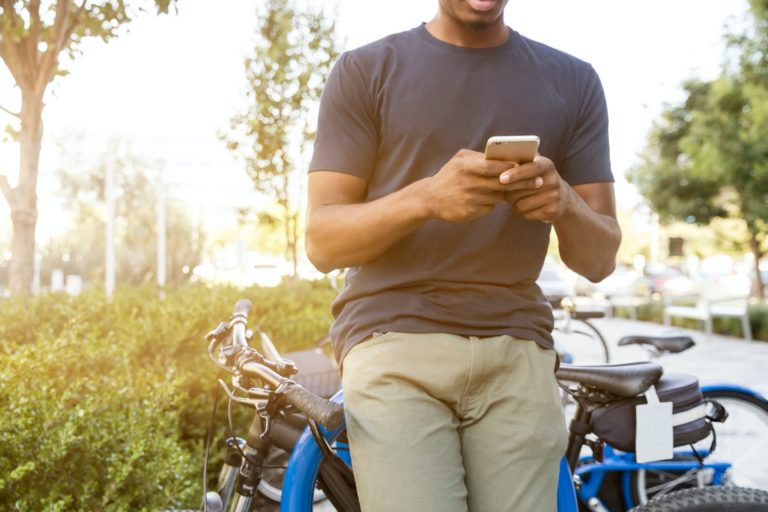 Proč se nebát pořídit tarif s mobilem, namísto oddělené koupě?
