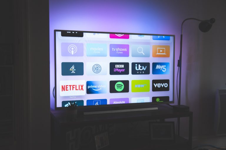 Tři výhody internetové televize, které stojí za přestup od pozemního vysílání