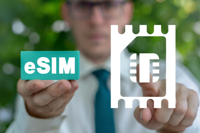 eSIM vs klasická SIM — co je lepší a kdy zvolit (2026)